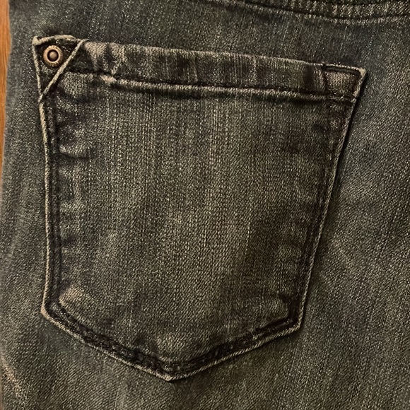 Ann Taylor Loft Modern Capri. Straight leg. Good condition. Soft and comfy - Picture 7 of 7